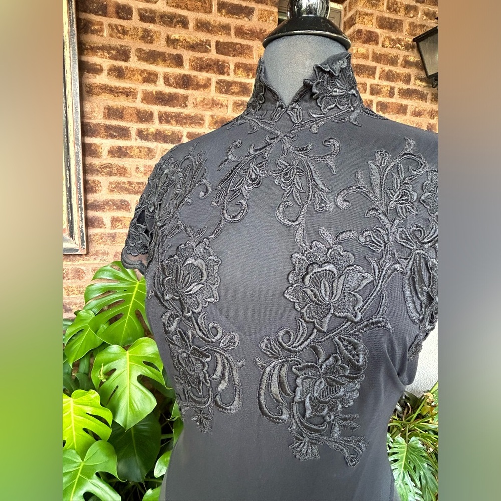 Vintage Tadashi Shoji Black Lace Bodysuit, classic style, beautifully tailored - Picture 3 of 6